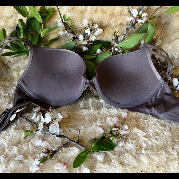 Victoria’s Secret Classic Push-Up Bra | 34C, Neutral | Excellent Condition 😍 - Picture 3 of 6